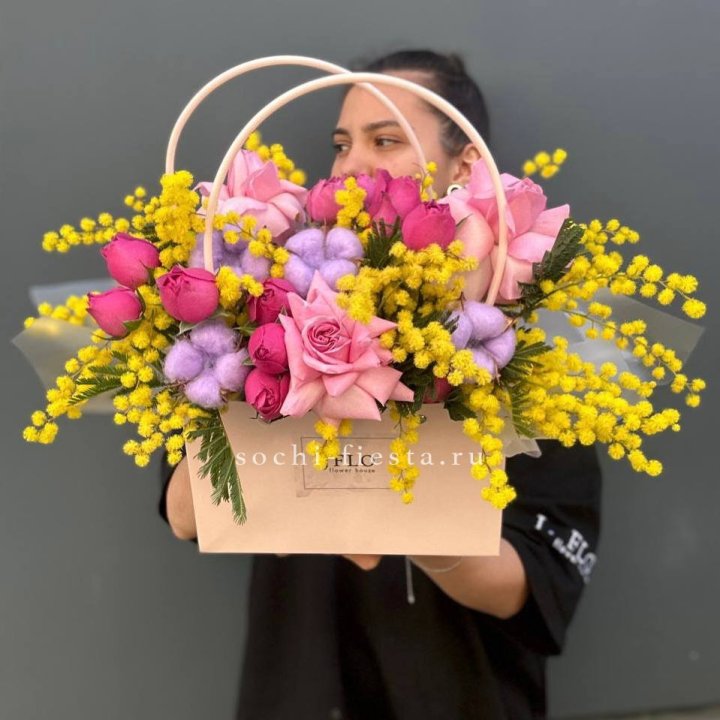 Сумочка мимозы и роз "Примавера" в Благовещенске