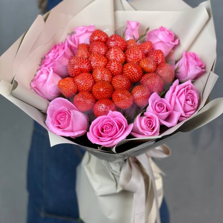 Клубника и розы в Благовещенске