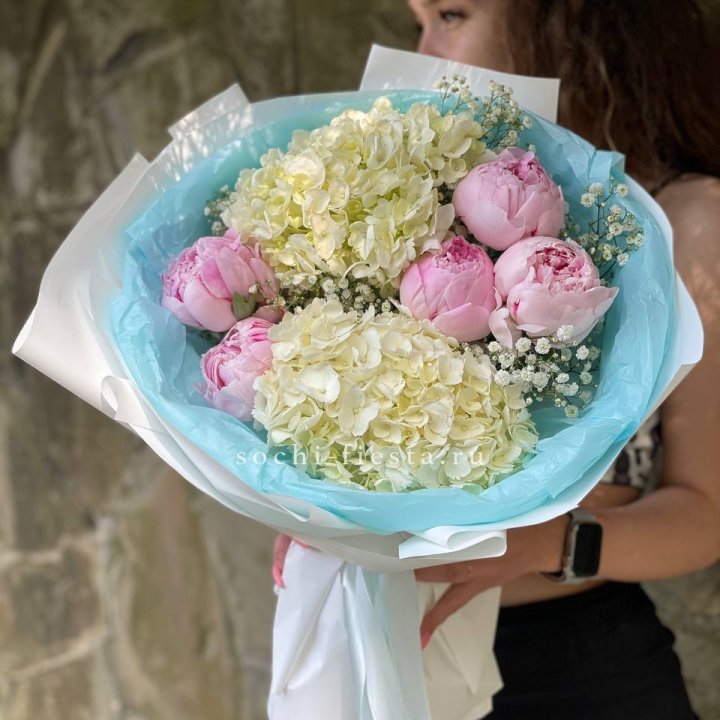Букет с пионами "Блюсом" в Благовещенске