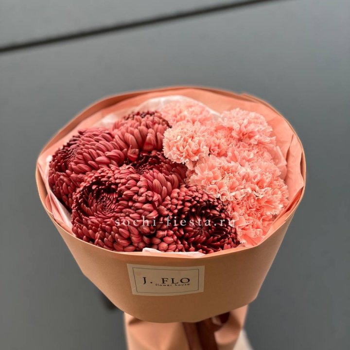 Букет хризантем и диантусов  в Благовещенске