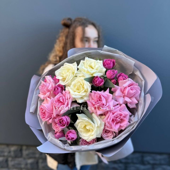 Букет французских и пионовидных роз в Благовещенске