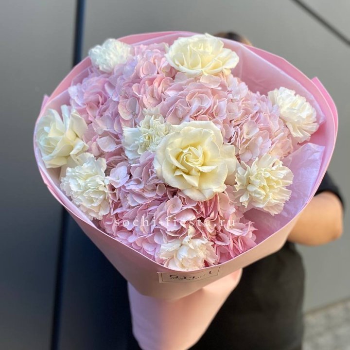  Букет гортензий и роз  в Благовещенске