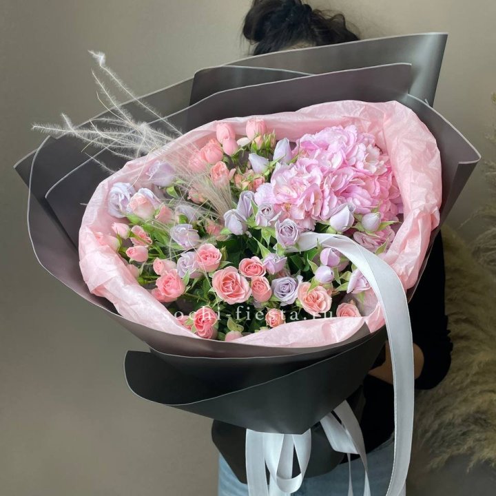  Букет гортензии и роз "Саперави" в Благовещенске