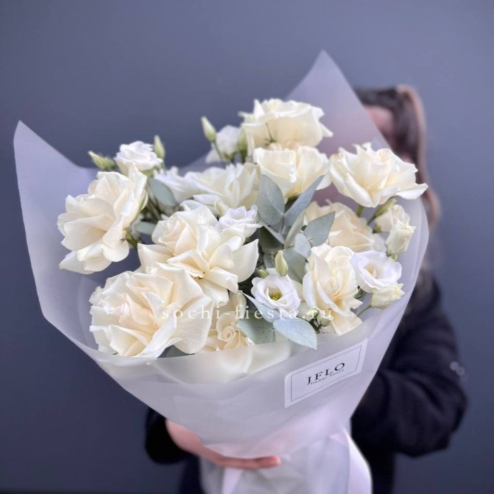 Букет французских роз и эустомы  в Благовещенске