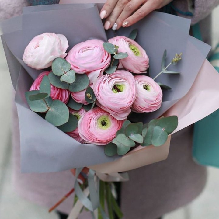 Ранункулюсы с эвкалиптом №1 в Благовещенске