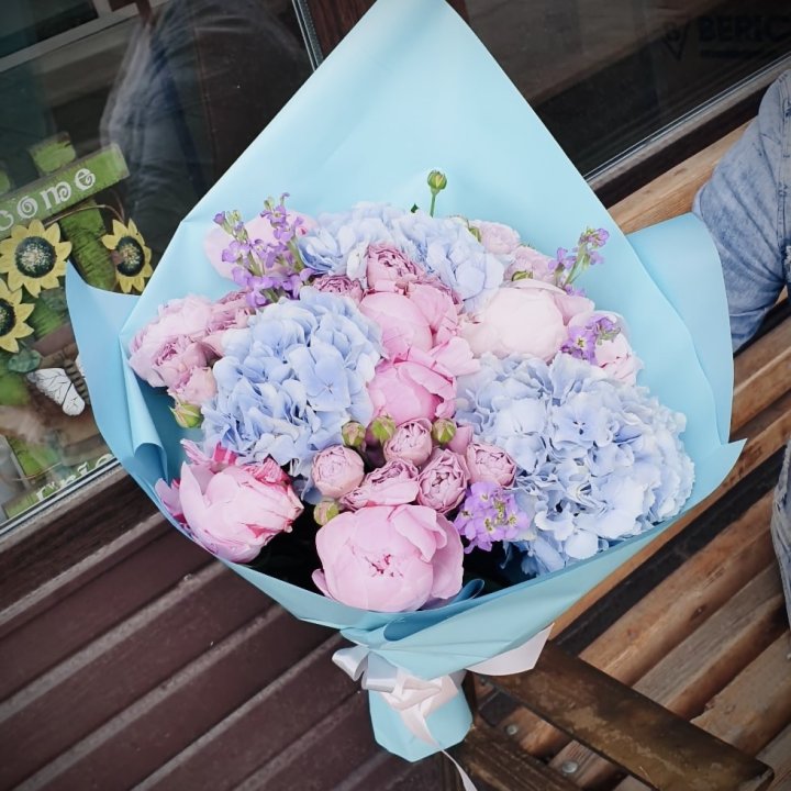Букет с гортензиями "Блубери" в Благовещенске