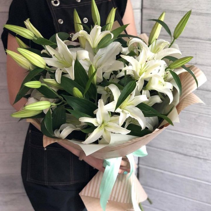 Букет белых лилий в Благовещенске
