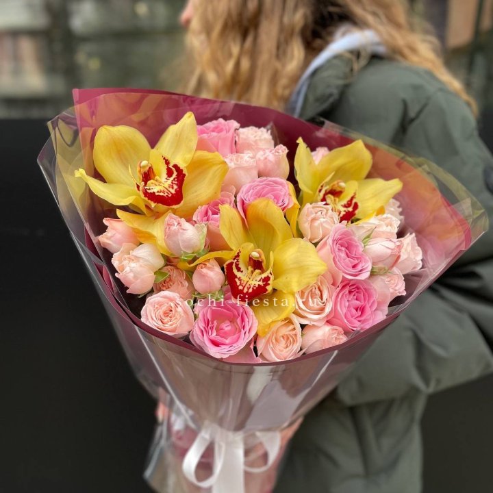  Букет орхидей и роз Есенья в Благовещенске