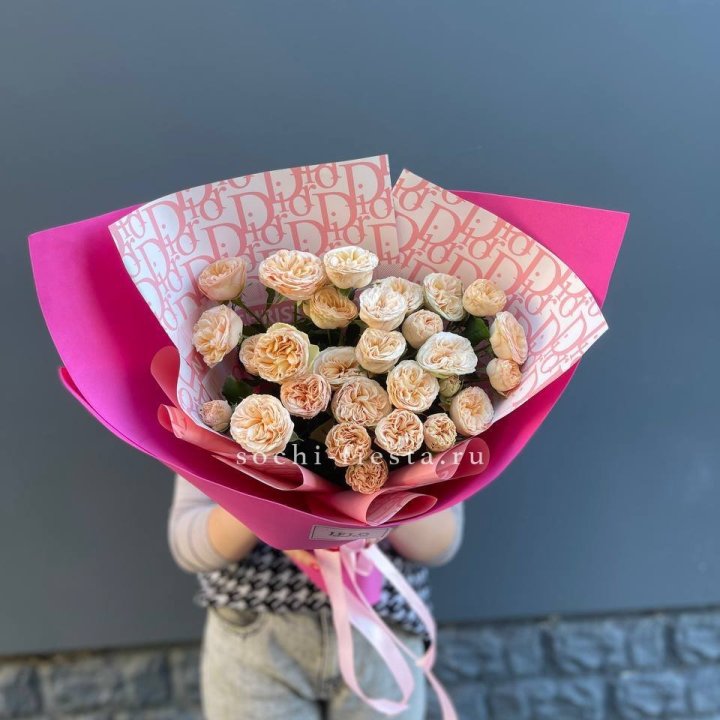 9 пионовидных роз в Благовещенске