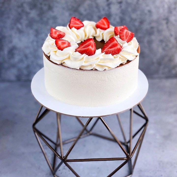 Торт "Клубника со сливками" в Благовещенске