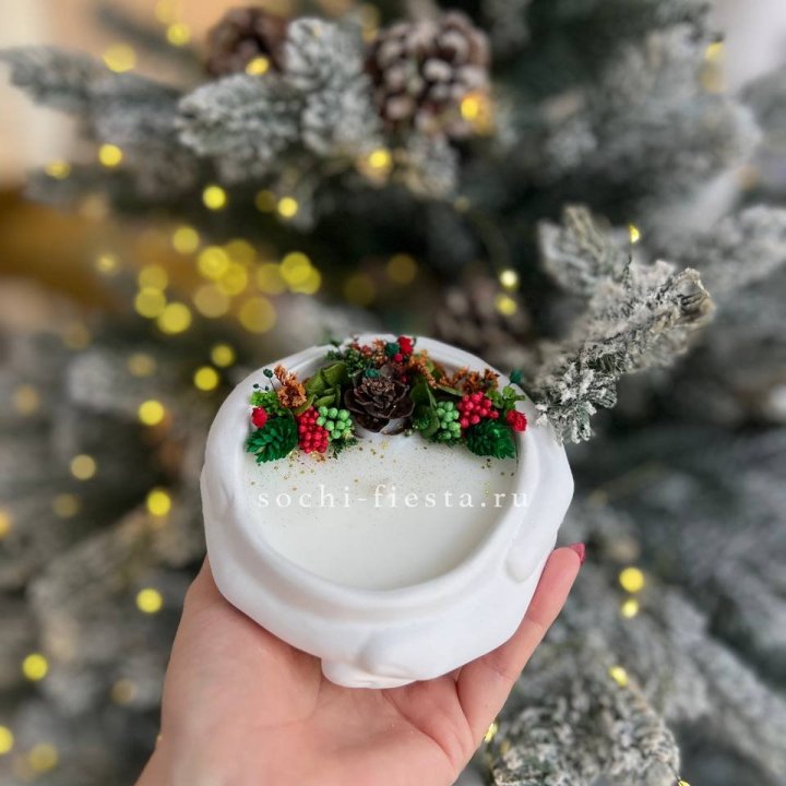 Свеча ароматическая в гипсе Руки с шишкой в Благовещенске