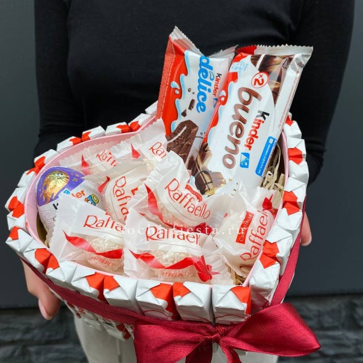 Подарочный набор сердце с Киндерами и Рафаэлло в Благовещенске