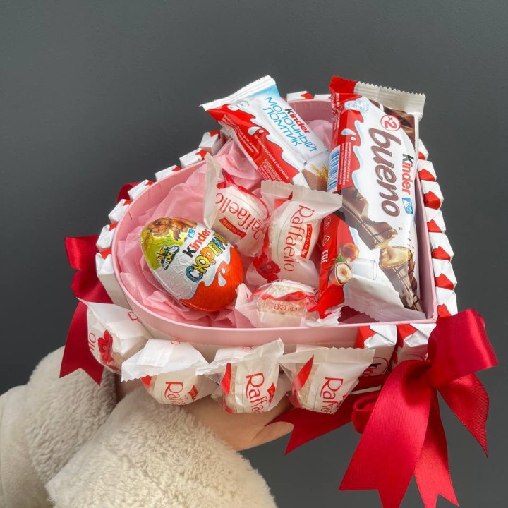 Бокс киндерами и раффаэлло в Благовещенске