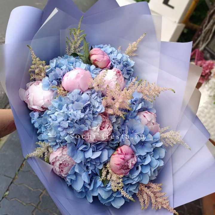 Дизайнерский букет с гортензией №3 в Благовещенске
