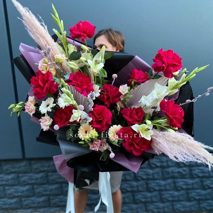 Дизайнерский букет Ред в Благовещенске