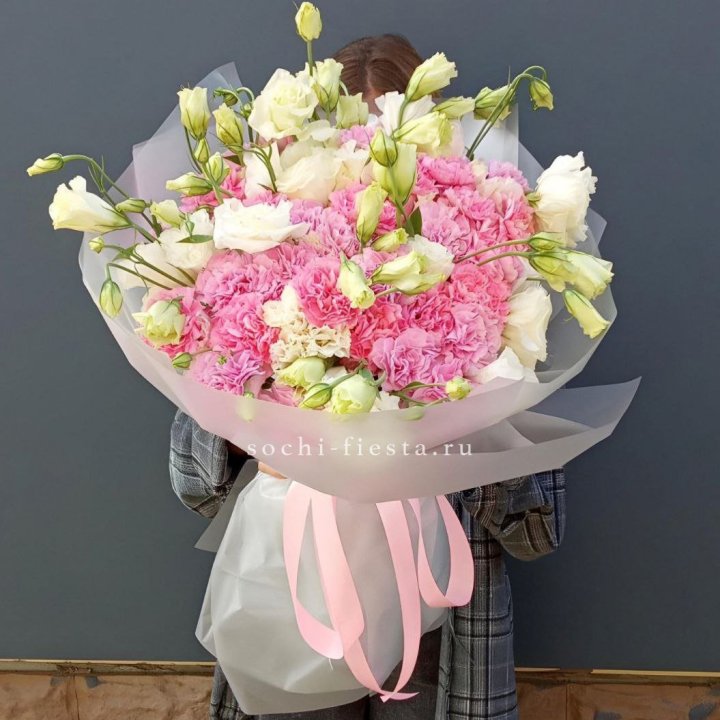 Букет из эустом и диантусов  в Благовещенске