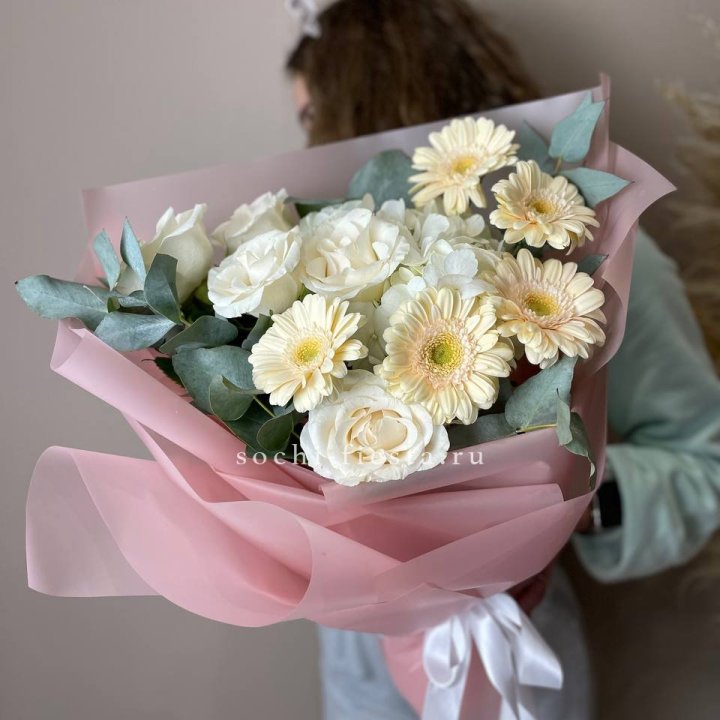 Букет роз, гортензии, гербер  в Благовещенске