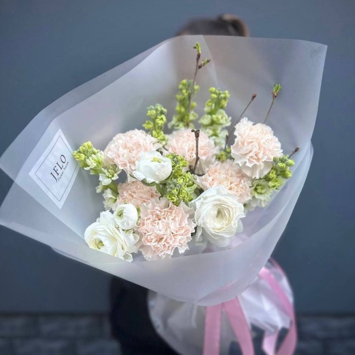 Букет маттиолы и ранункулюсов  в Благовещенске