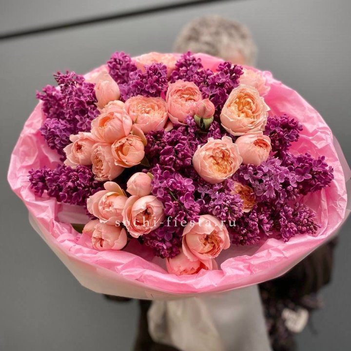  Дуо букет из кустовых роз и сирени в Благовещенске