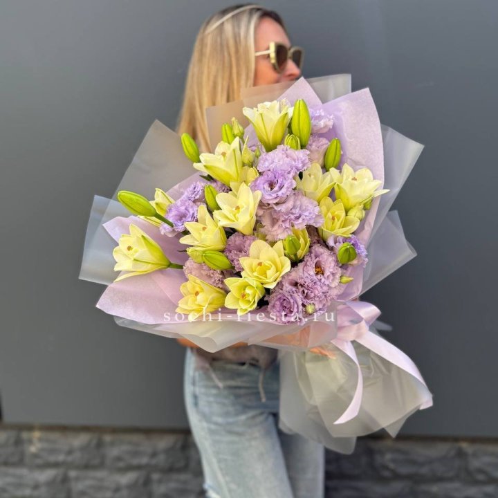  Букет лилий и эустом в Благовещенске