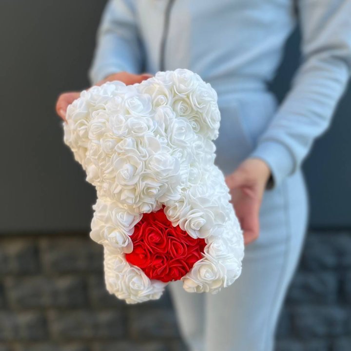 Медведь с красным седцем в Благовещенске