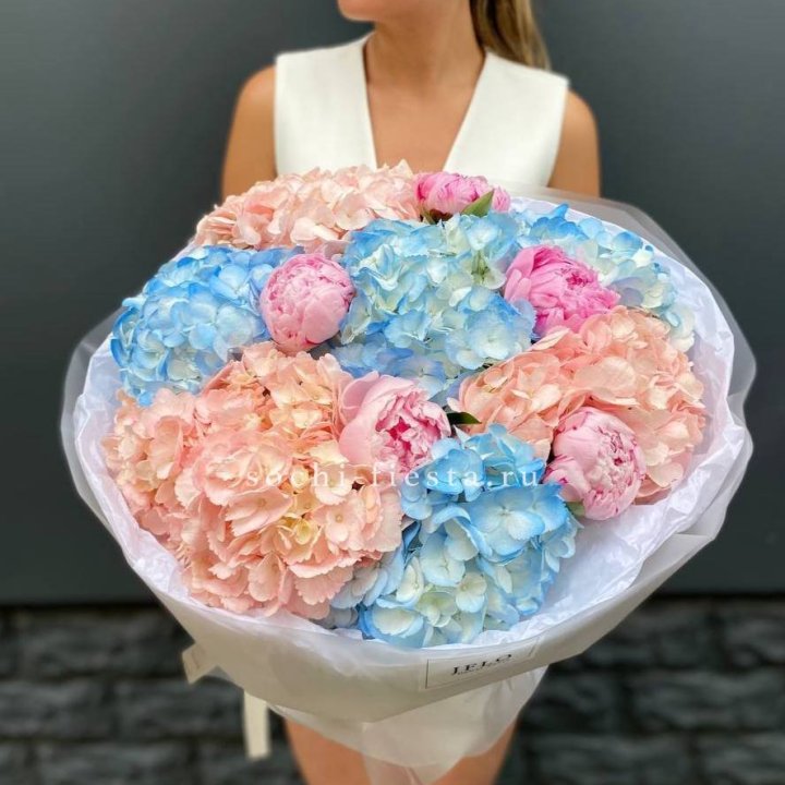 Дуобукет гортензии с пионами  в Благовещенске