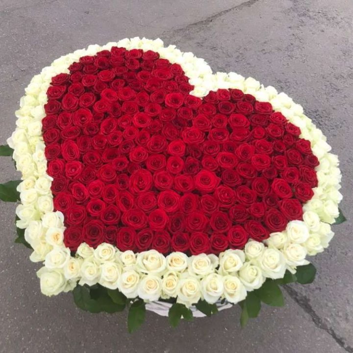 333 розы в корзине в Благовещенске