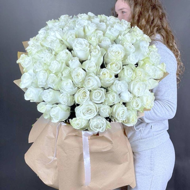 101 белая высокая импортная роза в Благовещенске