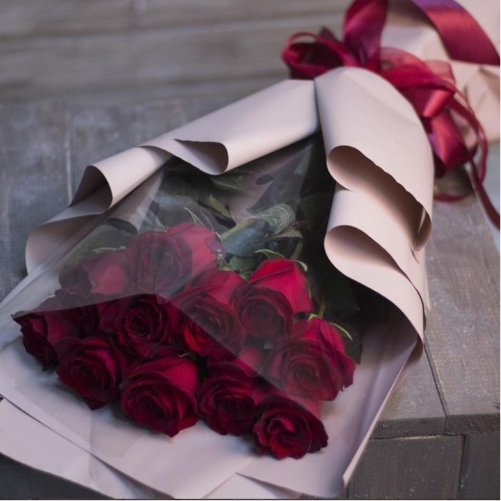 11 голландских роз в оформлении в Благовещенске