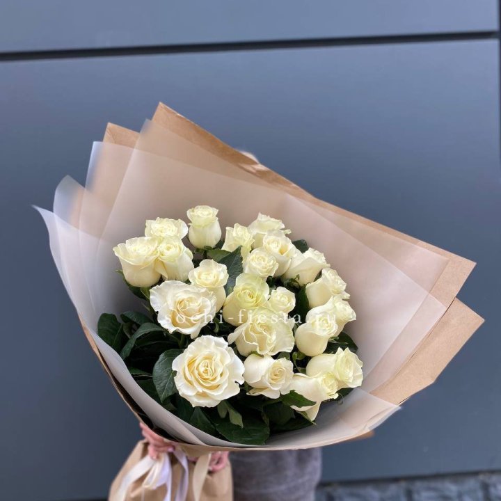  Букет  высоких белых роз   в Благовещенске