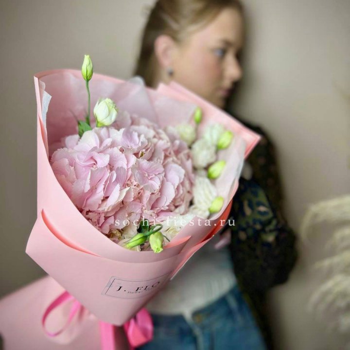 Букет с гортензией №2 в Благовещенске