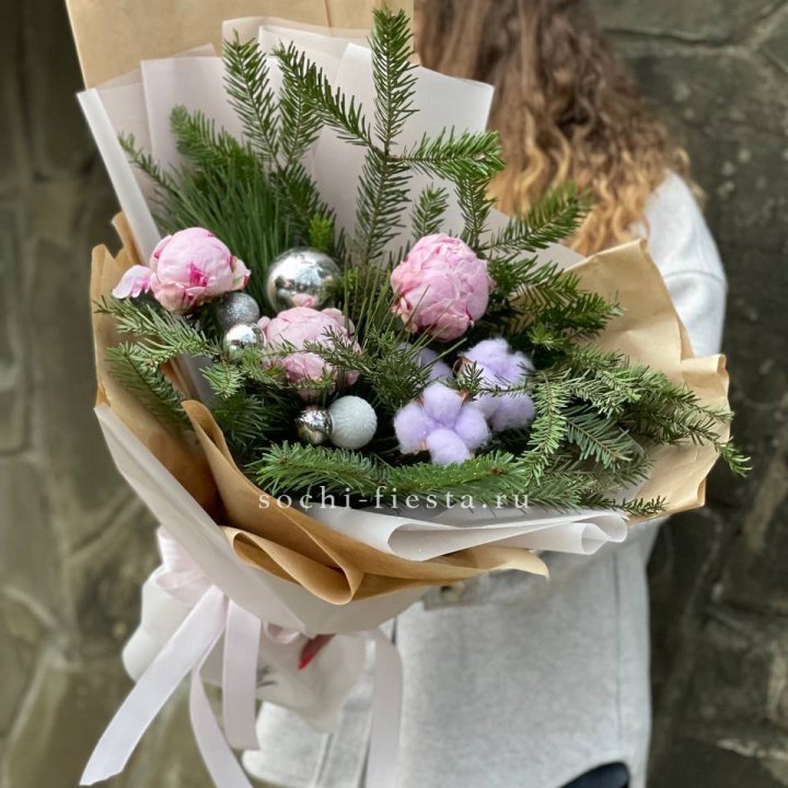 Новогодний букет с пионами  в Благовещенске