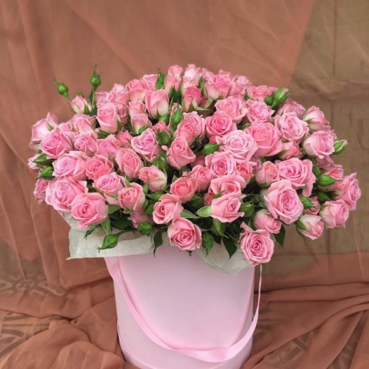 Кустовые розы в коробке в Благовещенске