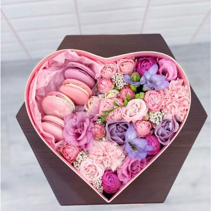 Бокс-сердце с макаронс  в Благовещенске