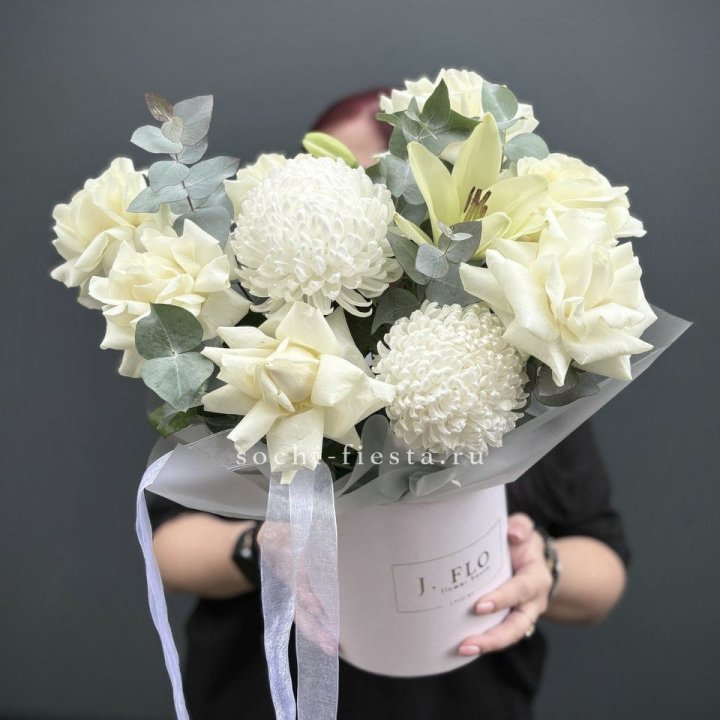 Цветы в шляпной коробке  в Благовещенске