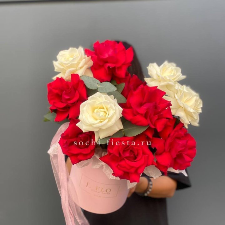 13 Французских роз в боксе в Благовещенске