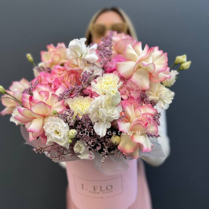 Цветочная композиция "Глория" в боксе в Благовещенске