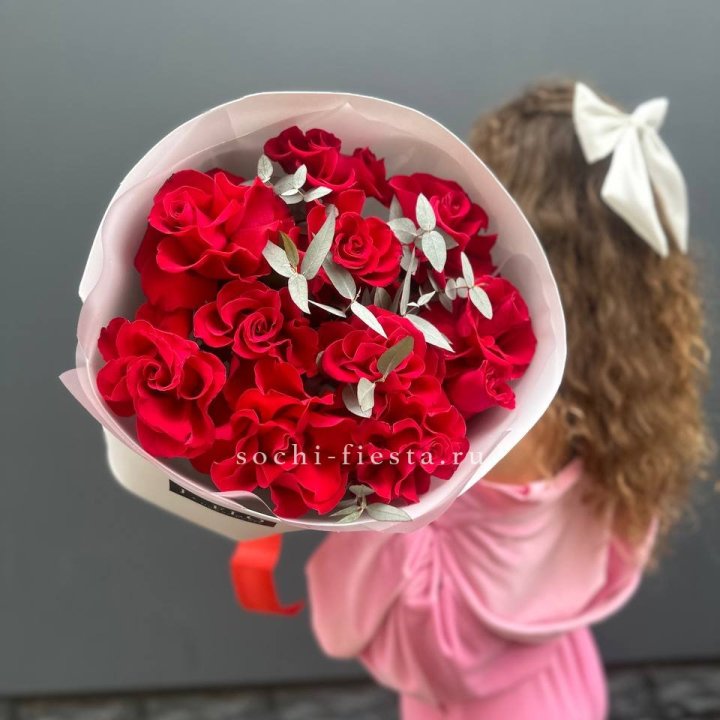 11 Красных французских роз в Благовещенске