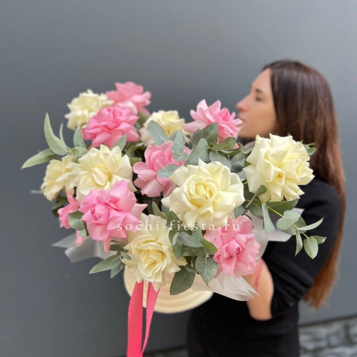 Зефирный бокс из 17 французских роз микс в Благовещенске