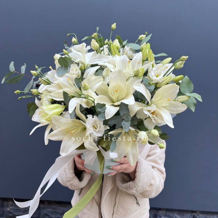 Бокс лилий и эустомы в Благовещенске