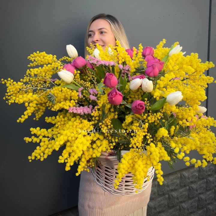 Цветочная корзина с мимозой "Спринг" в Благовещенске