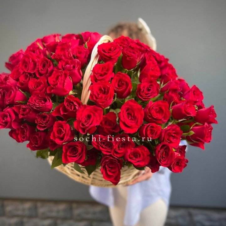 121 красная роза в корзине   в Благовещенске