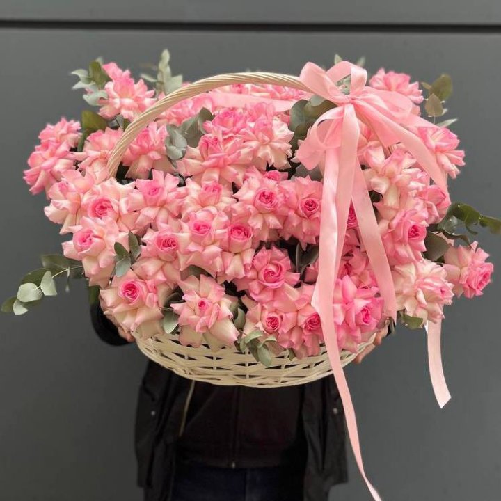 51 розовая роза в корзине в Благовещенске