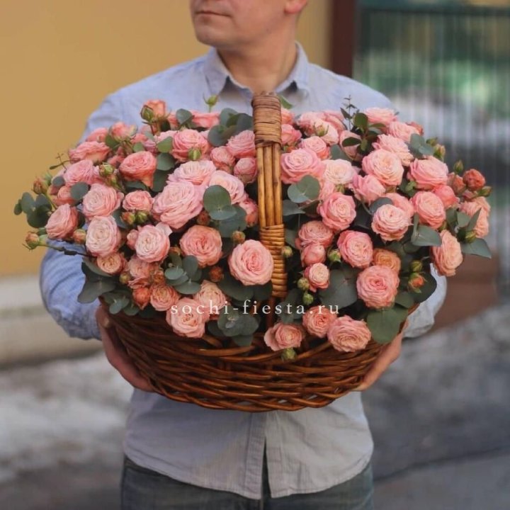 Корзина из 101 пионовидной розы в Благовещенске