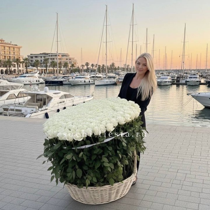 301 высокая роза в корзине в Благовещенске