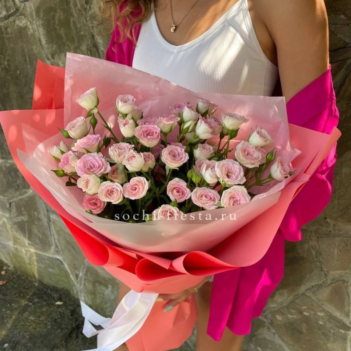 Розовые кустовые розы в Благовещенске