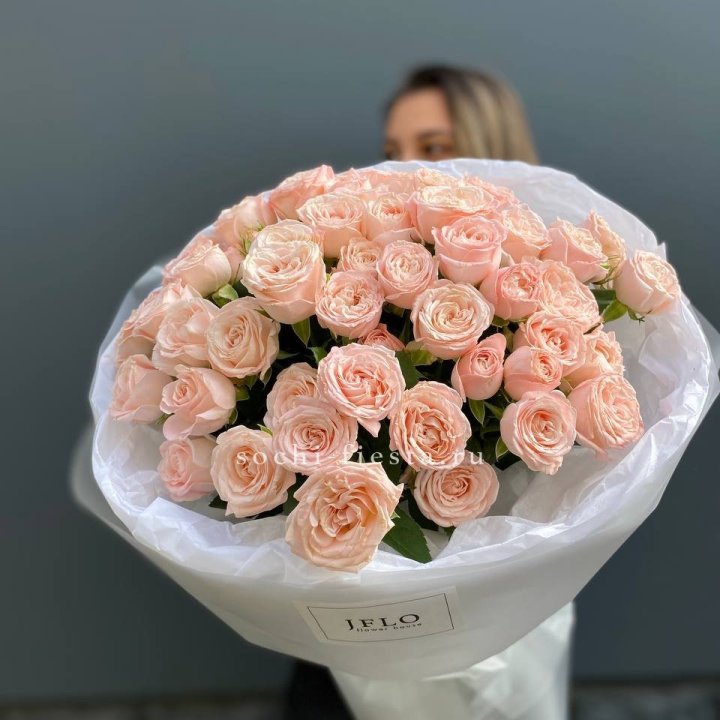 Букет кустовых роз Бомбастик в Благовещенске