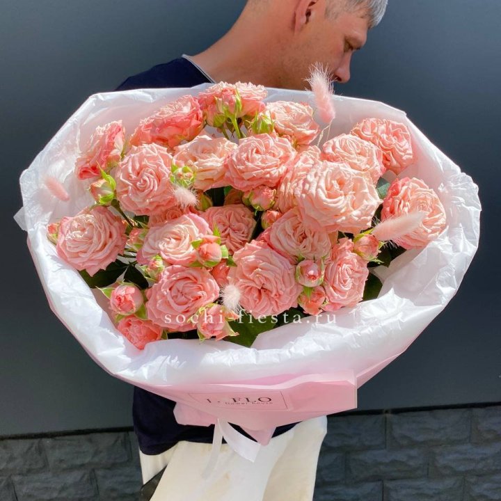 Пионовидные розы Мадам Бомбастик в Благовещенске