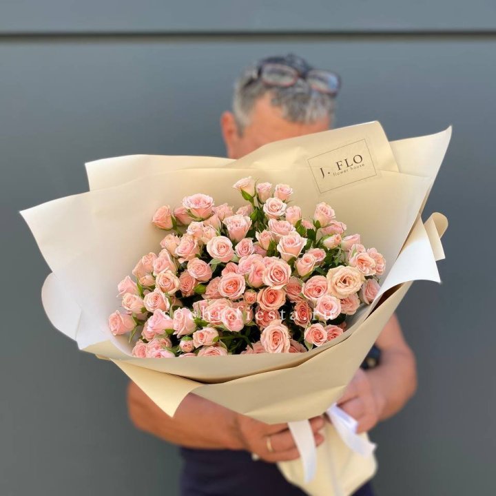 Кустовые розы леди в Благовещенске