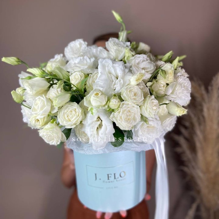 Бокс кустовых роз и эустомы  в Благовещенске